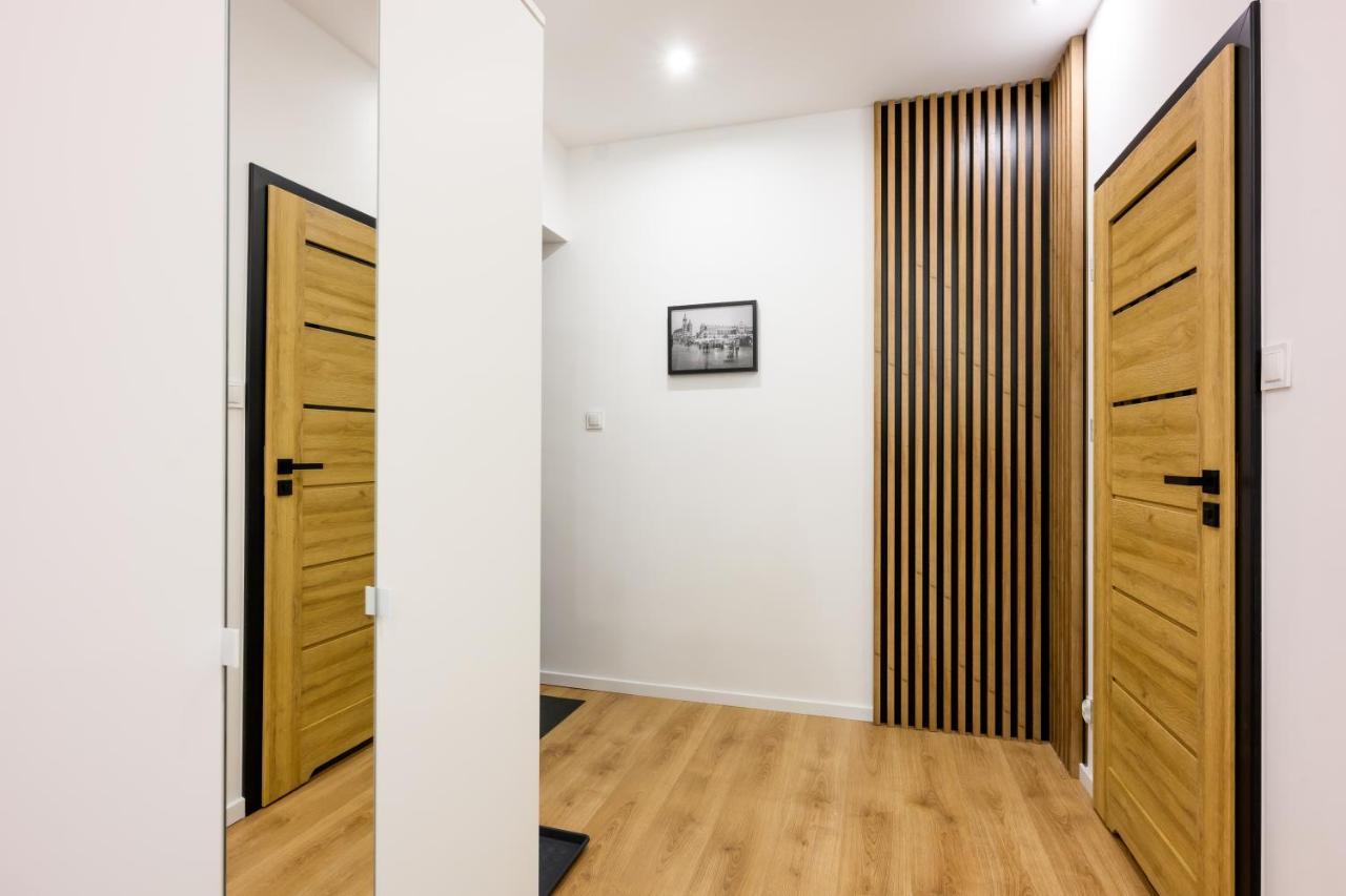 Cracow Rent Apartments - Spacious Apartments For 2-7 People In Quiet Area - Kolberga Street Nr 3 - 10 Min To Main Square By Foot Cracovie Extérieur photo