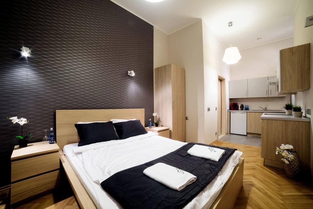 Cracow Rent Apartments - Spacious Apartments For 2-7 People In Quiet Area - Kolberga Street Nr 3 - 10 Min To Main Square By Foot Cracovie Extérieur photo