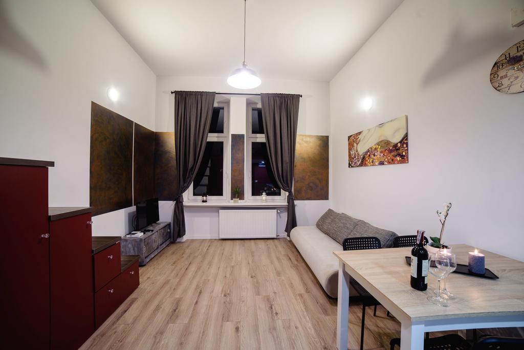 Cracow Rent Apartments - Spacious Apartments For 2-7 People In Quiet Area - Kolberga Street Nr 3 - 10 Min To Main Square By Foot Cracovie Extérieur photo