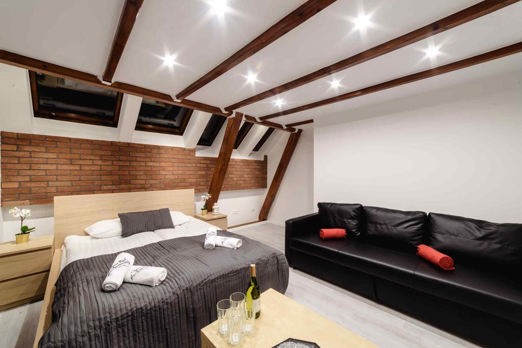 Cracow Rent Apartments - Spacious Apartments For 2-7 People In Quiet Area - Kolberga Street Nr 3 - 10 Min To Main Square By Foot Cracovie Extérieur photo