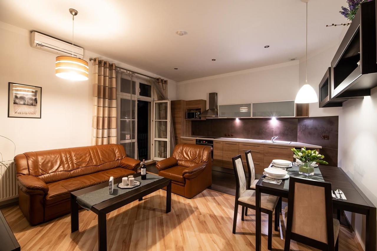 Cracow Rent Apartments - Spacious Apartments For 2-7 People In Quiet Area - Kolberga Street Nr 3 - 10 Min To Main Square By Foot Cracovie Extérieur photo