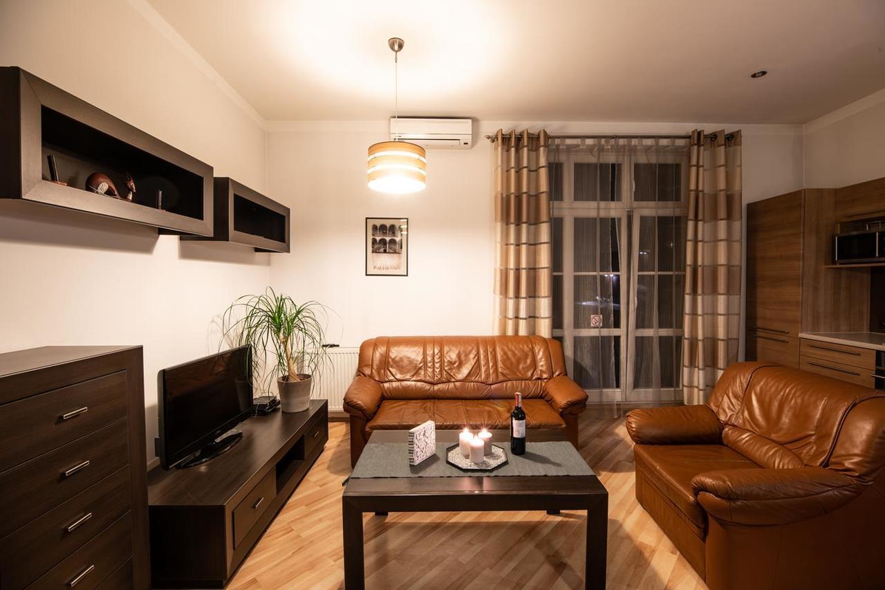 Cracow Rent Apartments - Spacious Apartments For 2-7 People In Quiet Area - Kolberga Street Nr 3 - 10 Min To Main Square By Foot Cracovie Extérieur photo