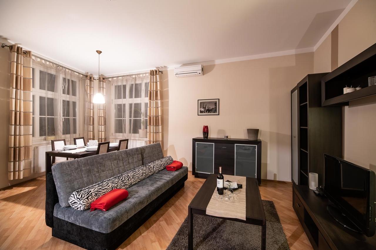 Cracow Rent Apartments - Spacious Apartments For 2-7 People In Quiet Area - Kolberga Street Nr 3 - 10 Min To Main Square By Foot Cracovie Extérieur photo