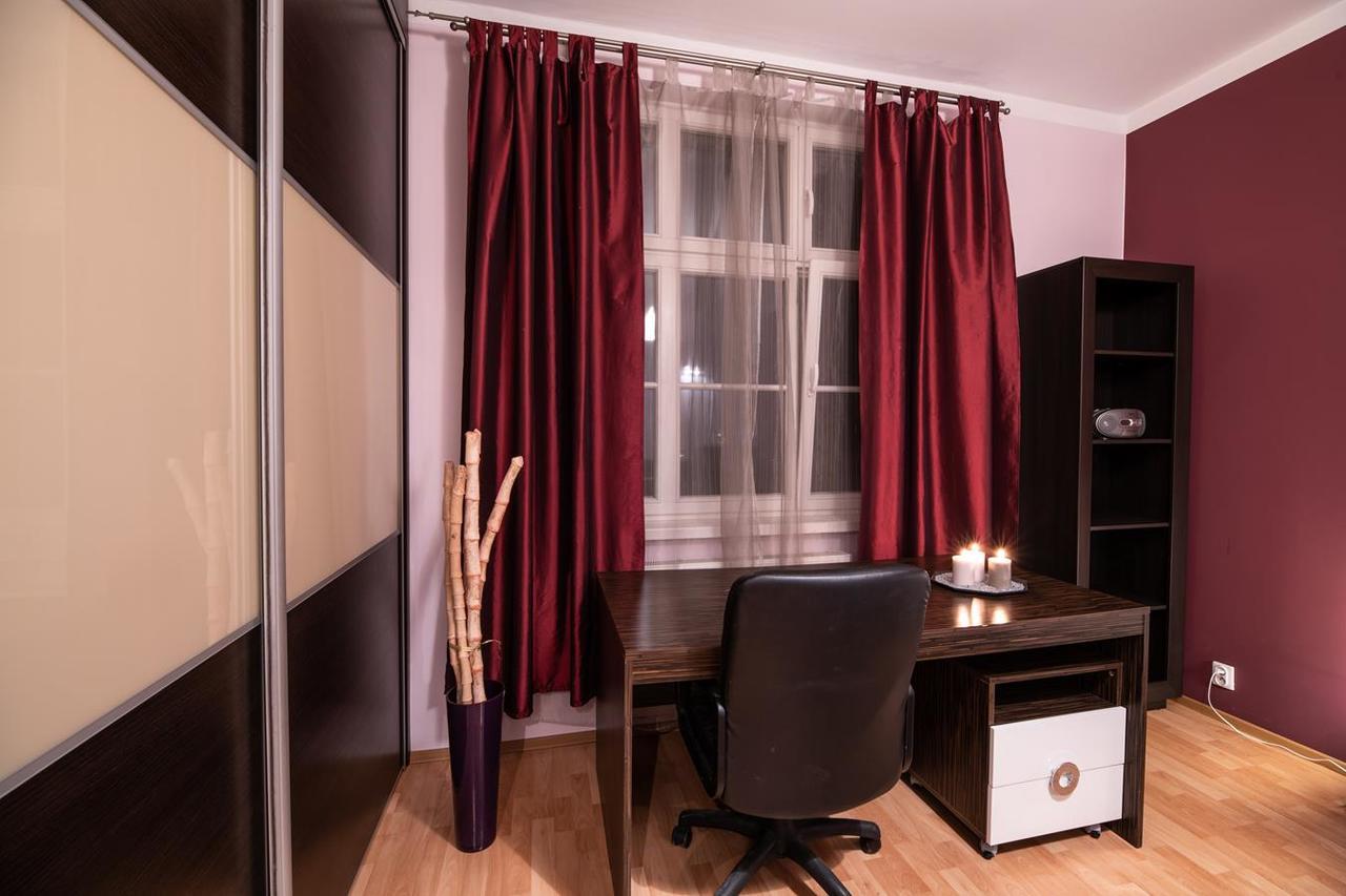 Cracow Rent Apartments - Spacious Apartments For 2-7 People In Quiet Area - Kolberga Street Nr 3 - 10 Min To Main Square By Foot Cracovie Extérieur photo
