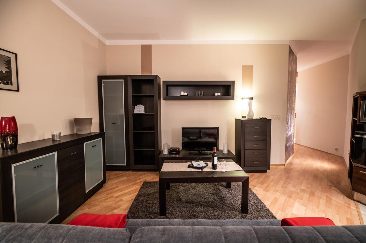 Cracow Rent Apartments - Spacious Apartments For 2-7 People In Quiet Area - Kolberga Street Nr 3 - 10 Min To Main Square By Foot Cracovie Extérieur photo