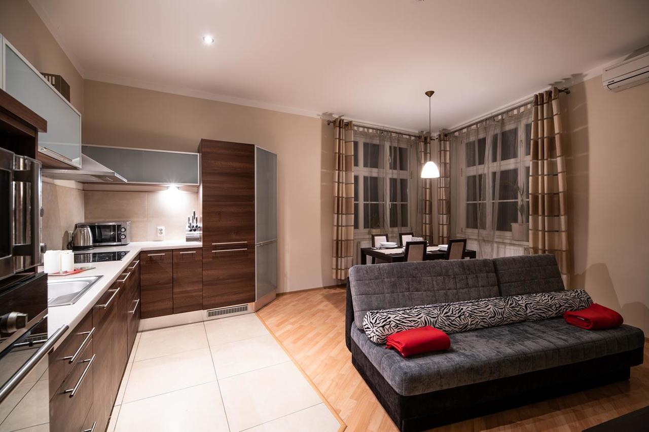 Cracow Rent Apartments - Spacious Apartments For 2-7 People In Quiet Area - Kolberga Street Nr 3 - 10 Min To Main Square By Foot Cracovie Extérieur photo
