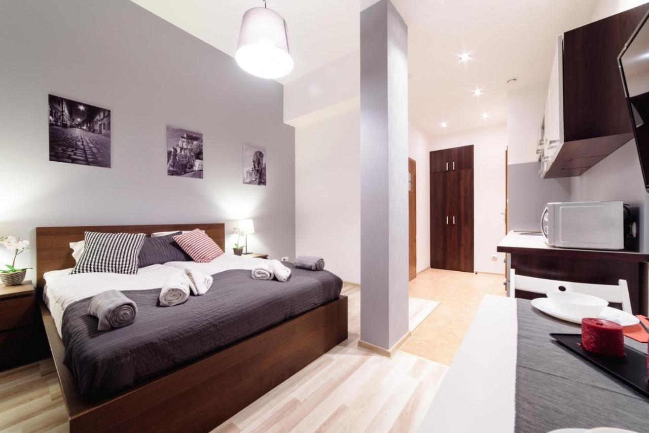 Cracow Rent Apartments - Spacious Apartments For 2-7 People In Quiet Area - Kolberga Street Nr 3 - 10 Min To Main Square By Foot Cracovie Extérieur photo