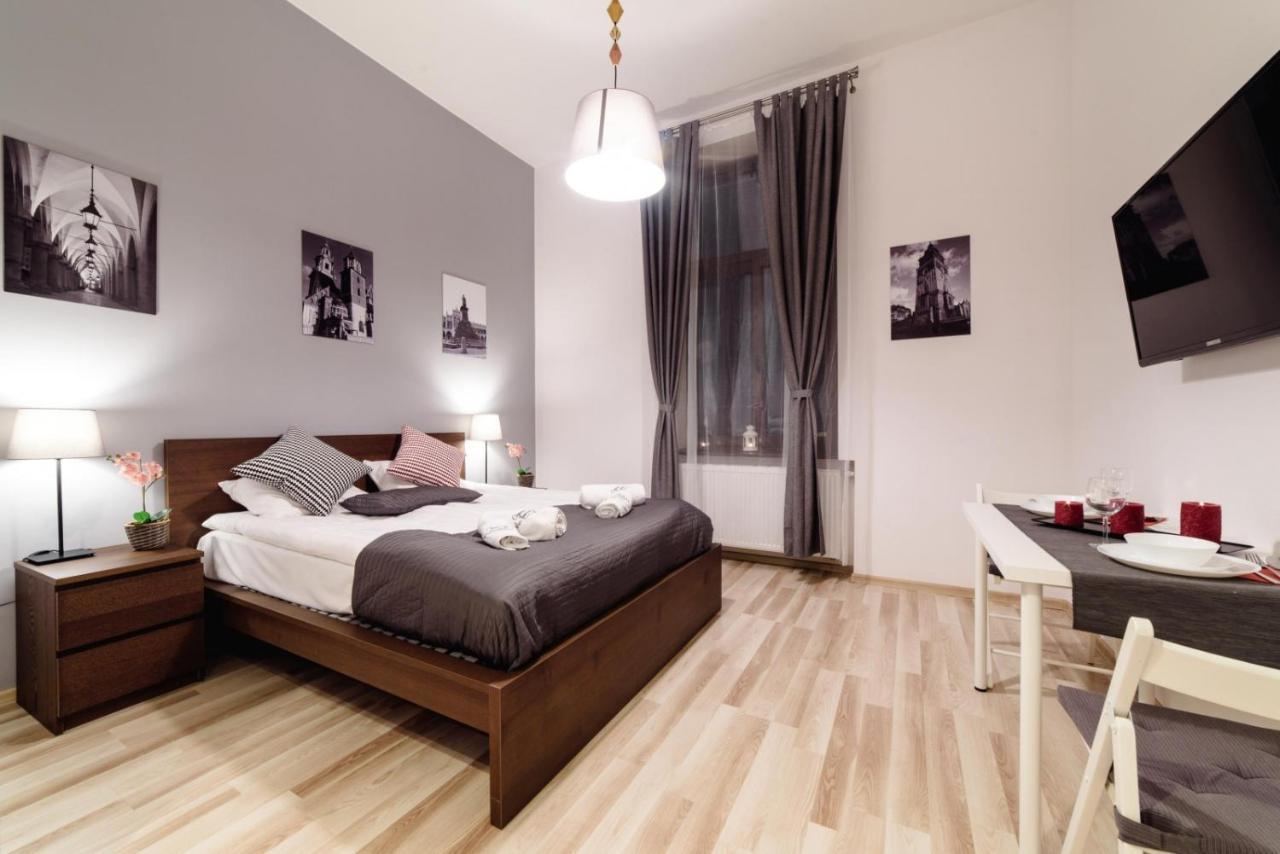 Cracow Rent Apartments - Spacious Apartments For 2-7 People In Quiet Area - Kolberga Street Nr 3 - 10 Min To Main Square By Foot Cracovie Extérieur photo